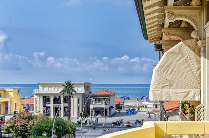 Hotel Playa ヴィアレッジョ エクステリア 写真